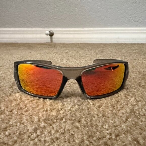 ( OO9014 ) Oakley Gascan Smoke Gray Frame Ruby Iridium Lens - Picture 5 of 7